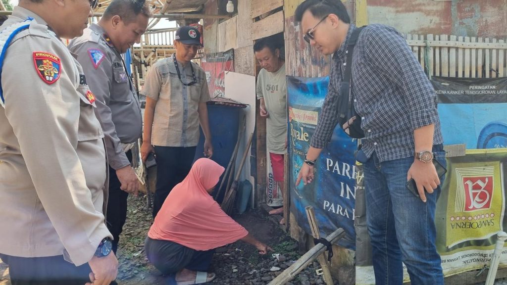 Polsek Parung Olah TKP Terkait Adanya Penemuan Bayi di Kp. Putat Nutug Parung