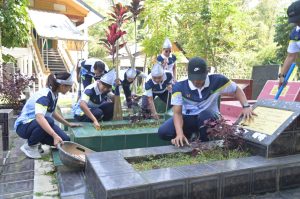 Dipimpin Komandan Kontingen, Atlet Jabar Ziarah ke Makam Cut Nyak Dien